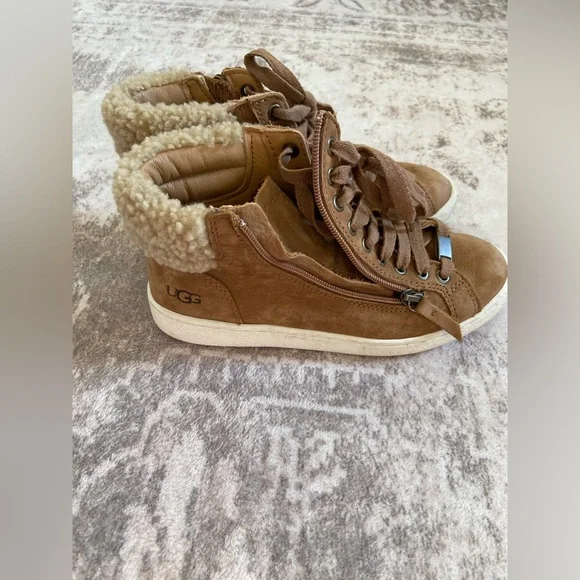 UGG Olive Sneakers in Brown Shearling Trim with Side Zip Size 6.5 - Picture 8 of 14